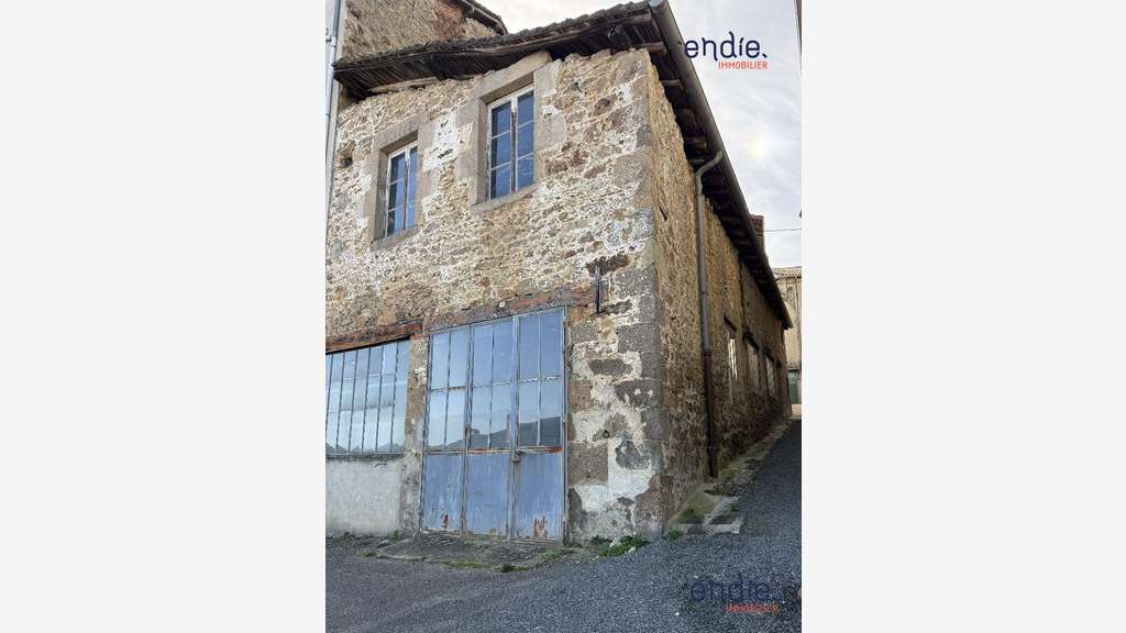 Vente garage 75m² à Rochechouart centre