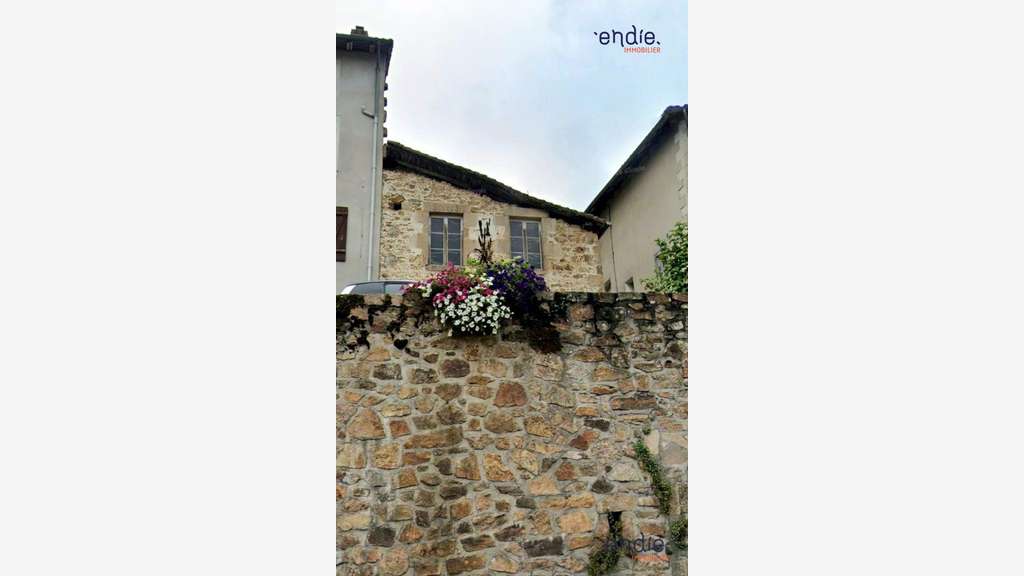 Vente garage 75m² à Rochechouart centre