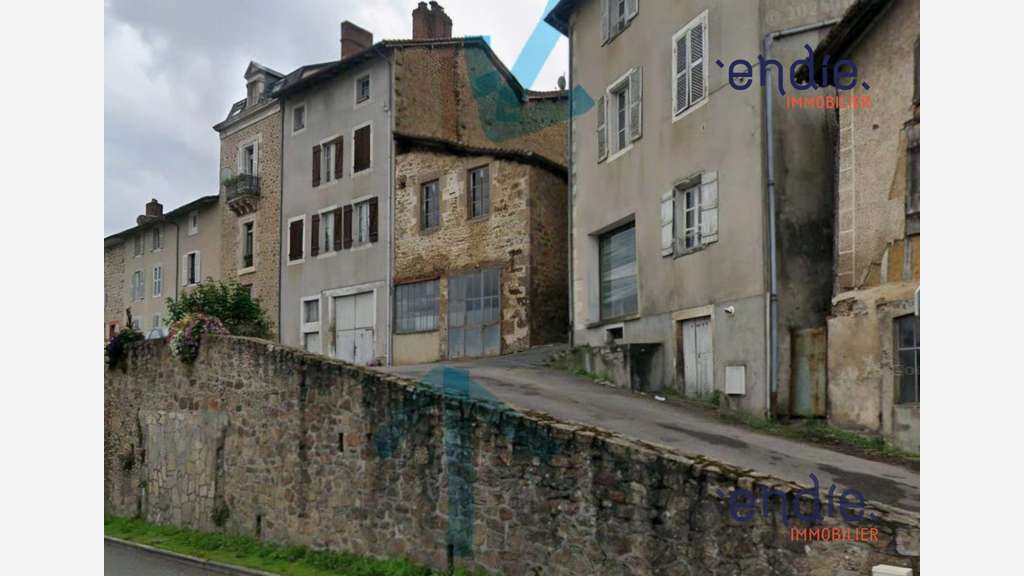 Vente garage 75m² à Rochechouart centre