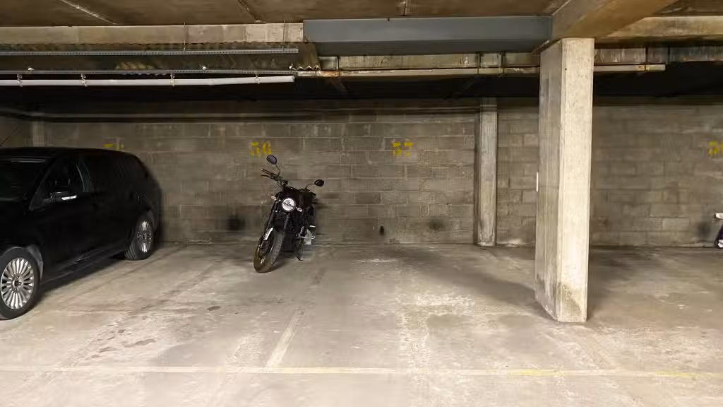 Vente parking au 1er sous-sol à Paris 18e