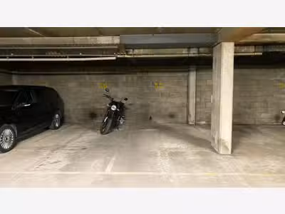 Vente parking au 1er sous-sol à Paris 18e