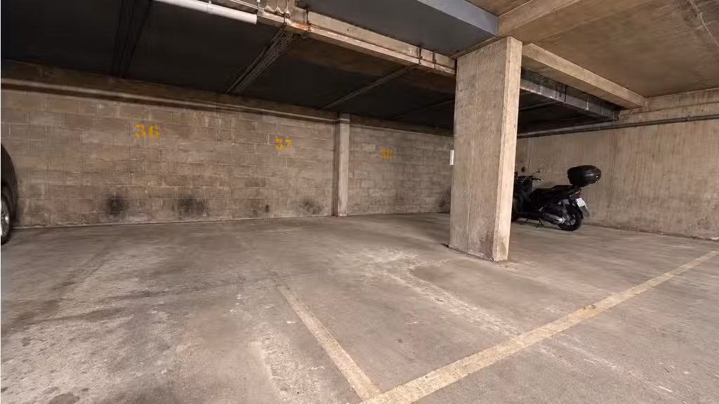 Vente parking au 1er sous-sol à Paris 18e