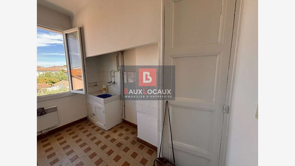 Plateau de bureaux 65m² R+1 à vendre à Avignon