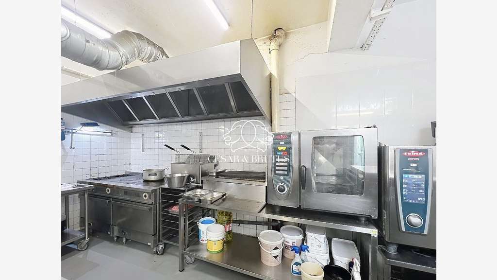 A vendre local commercial 420m² empl strat Corbas