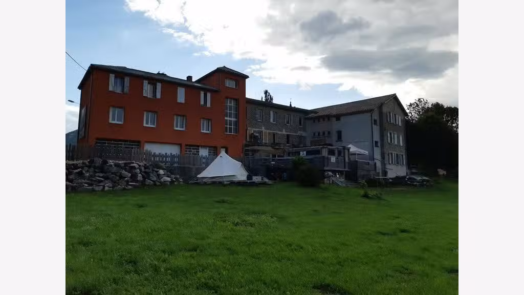 A vendre bâtisse de caractère de 800m² dept Drôme