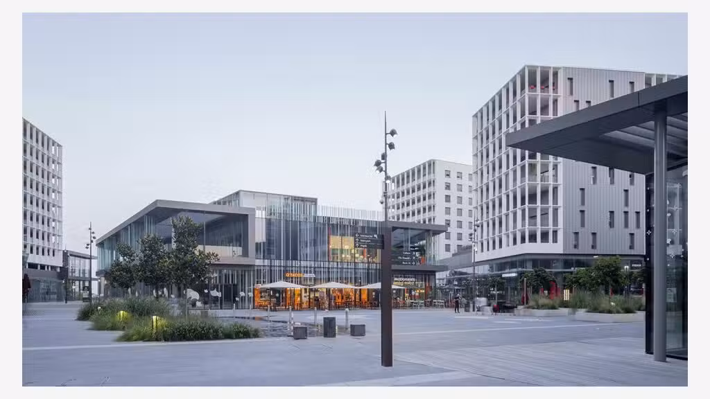 Loue local commercial de 113m² en ccial à Bordeaux