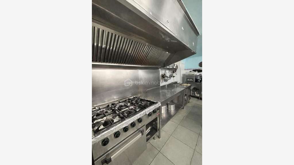 Vente local commercial à Valbonne centre village