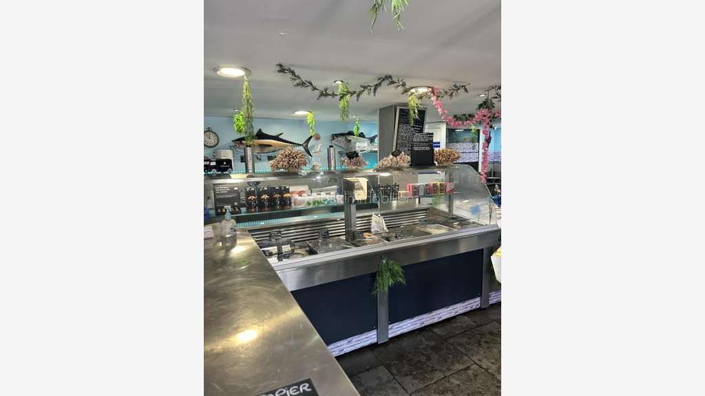 Vente local commercial à Valbonne centre village