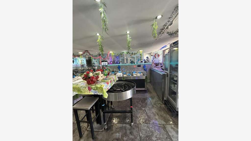 Vente local commercial à Valbonne centre village