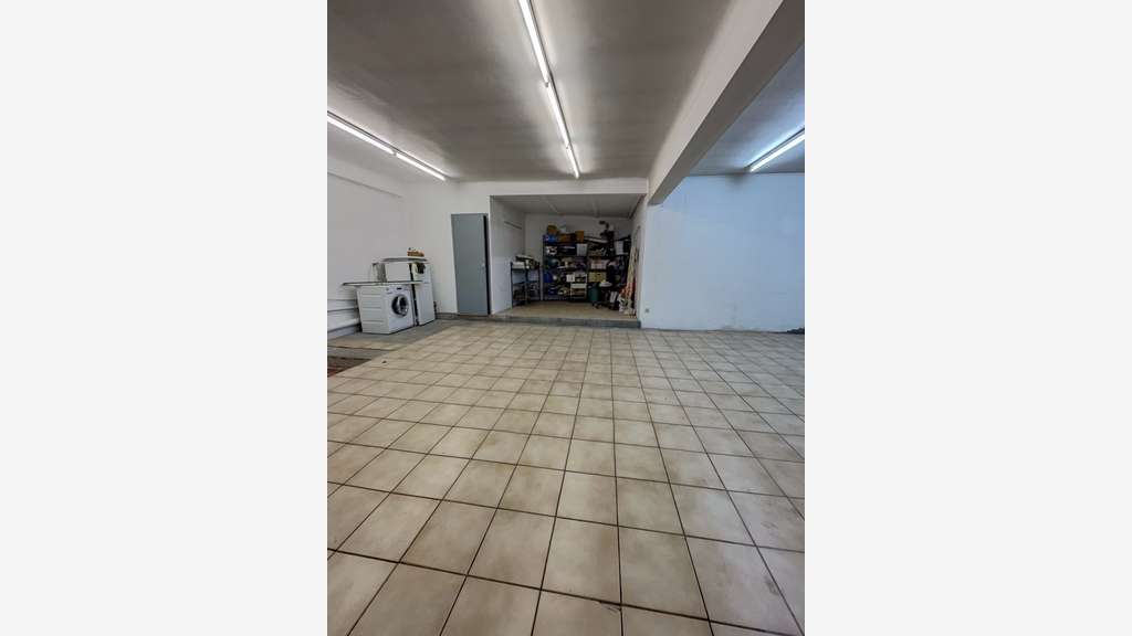 AV murs commerciaux 125m² à Saint-Raphaël centre