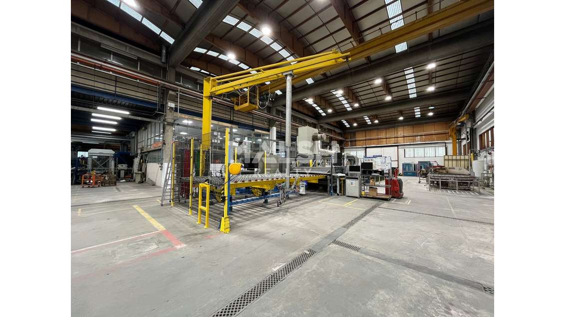 Bâtiment indépendant 9232m² sur 1.8ha Saint-Priest