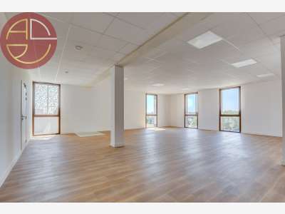 Vente bureaux de 102m² au 1er étage à Muret