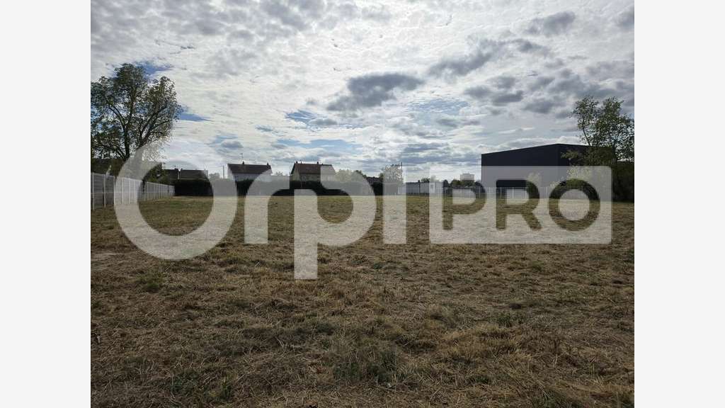 MONTLUCON - TERRAIN à vendre
