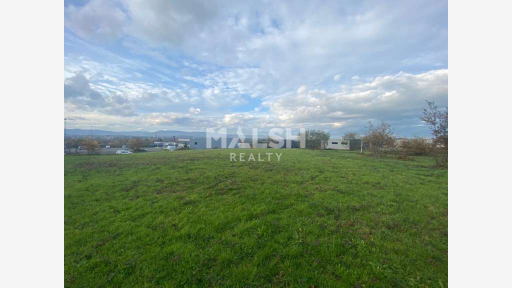 Vente terrain constructible 5604m² à Montceaux