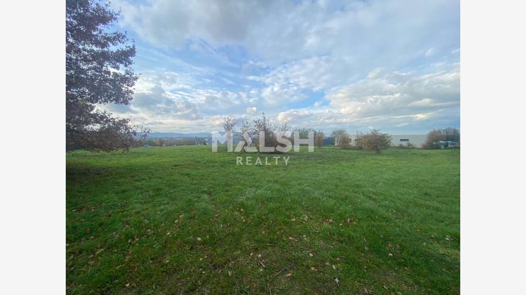 Vente terrain constructible 5604m² à Montceaux