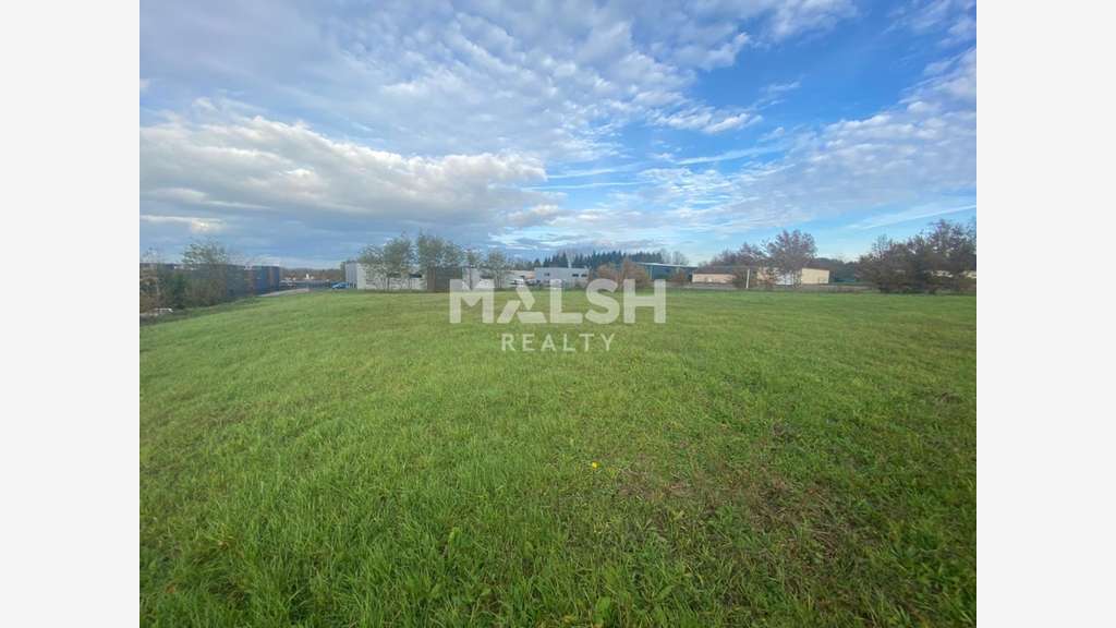 Vente terrain constructible 5604m² à Montceaux