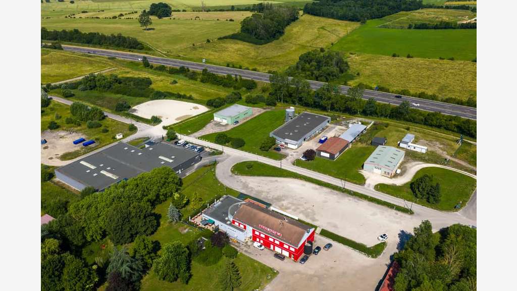 À vendre – Terrain industriel de 3,8 hectares di