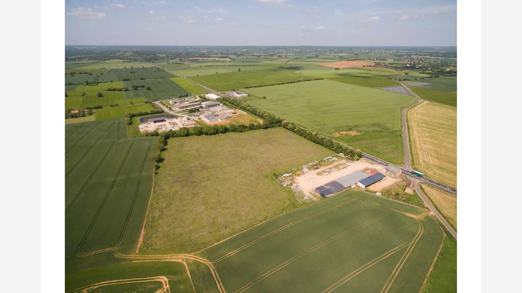 Terrain industriel à vendre – 5.6 ha – Chât