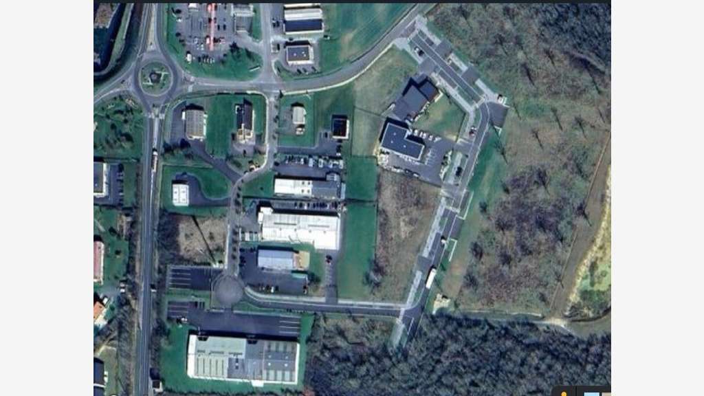 À vendre – 22 300 m² de terrains industriels à Qua