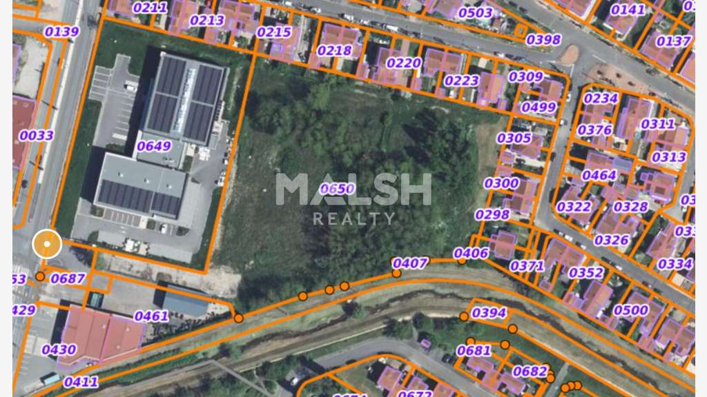 Terrain constructible divisible Zone UE  à Roanne