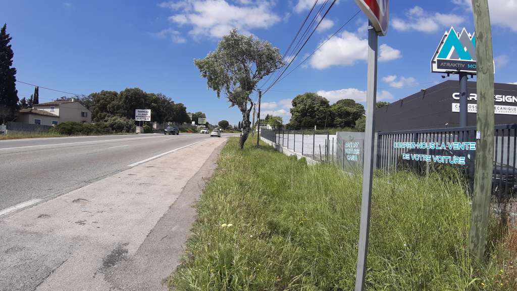 Terrain 2600m² en ZA à Roquebrune sur Argens