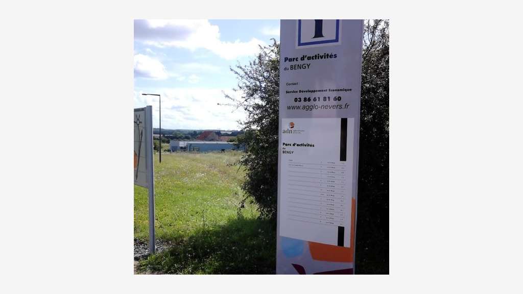 3,3 ha de terrains industriels à vendre Parc Bengy
