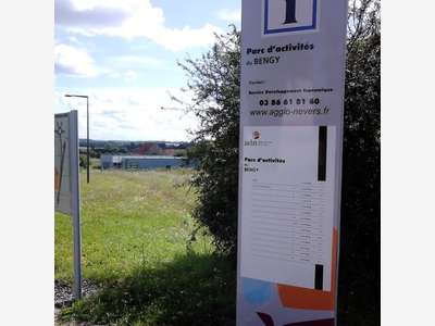 3,3 ha de terrains industriels à vendre Parc Bengy