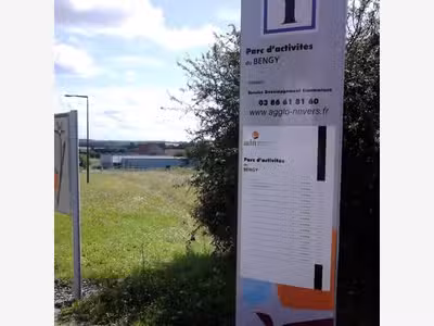 3,3 ha de terrains industriels à vendre Parc Bengy