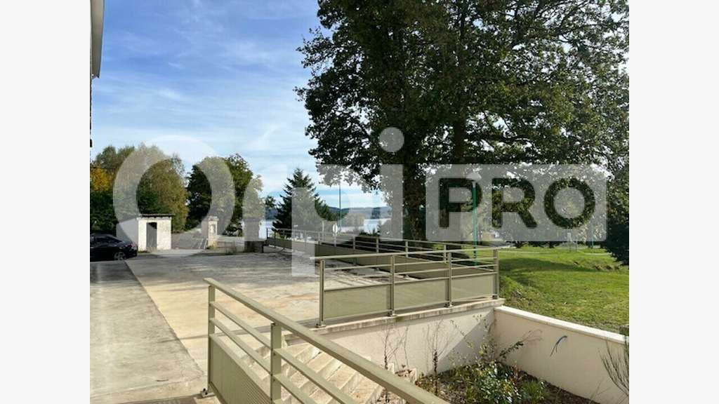 Vente ancien hôtel rénové transformé en gîte. 87