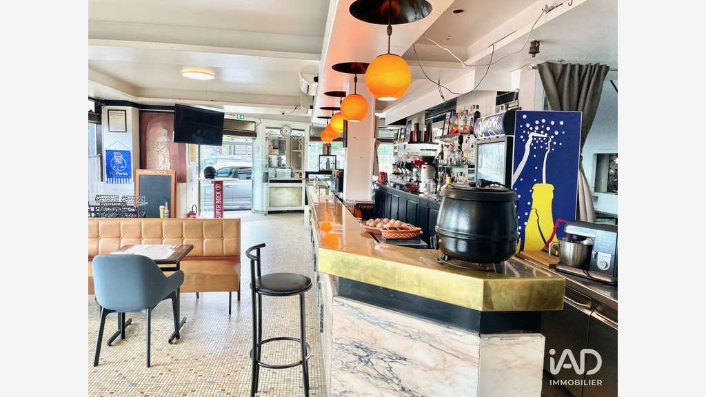 AV droit au bail bar restaurant 123m² à Villeneuve
