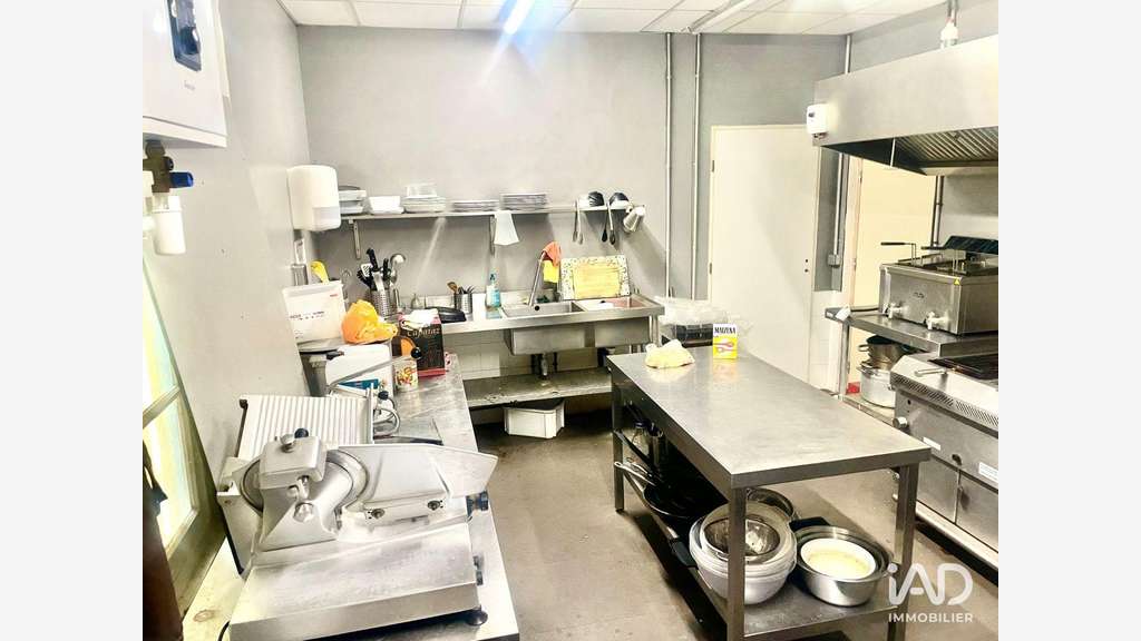 AV droit au bail bar restaurant 123m² à Villeneuve