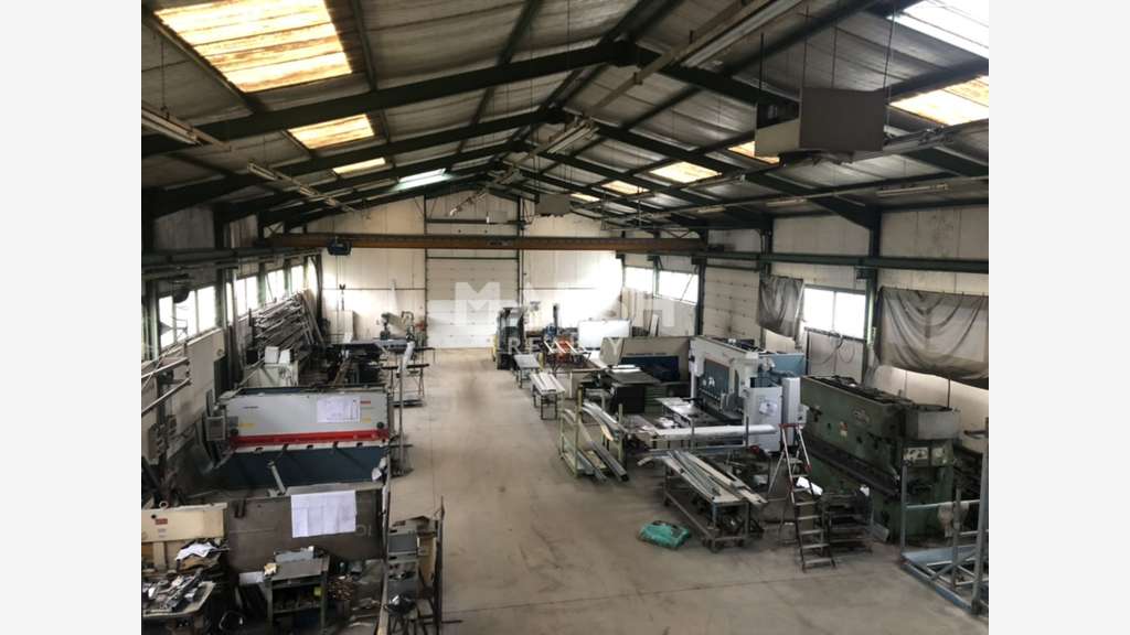 Bâtiment d'activités indépendant à vendre à Létra