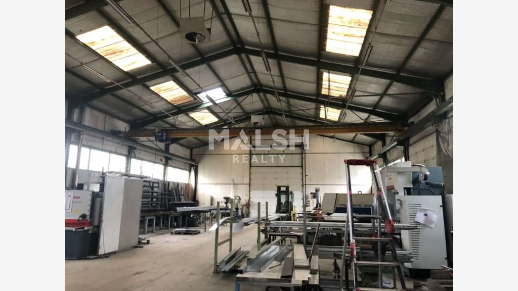 Bâtiment d'activités indépendant à vendre à Létra