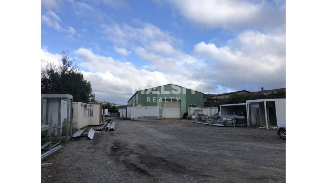 Bâtiment d'activités indépendant à vendre à Létra