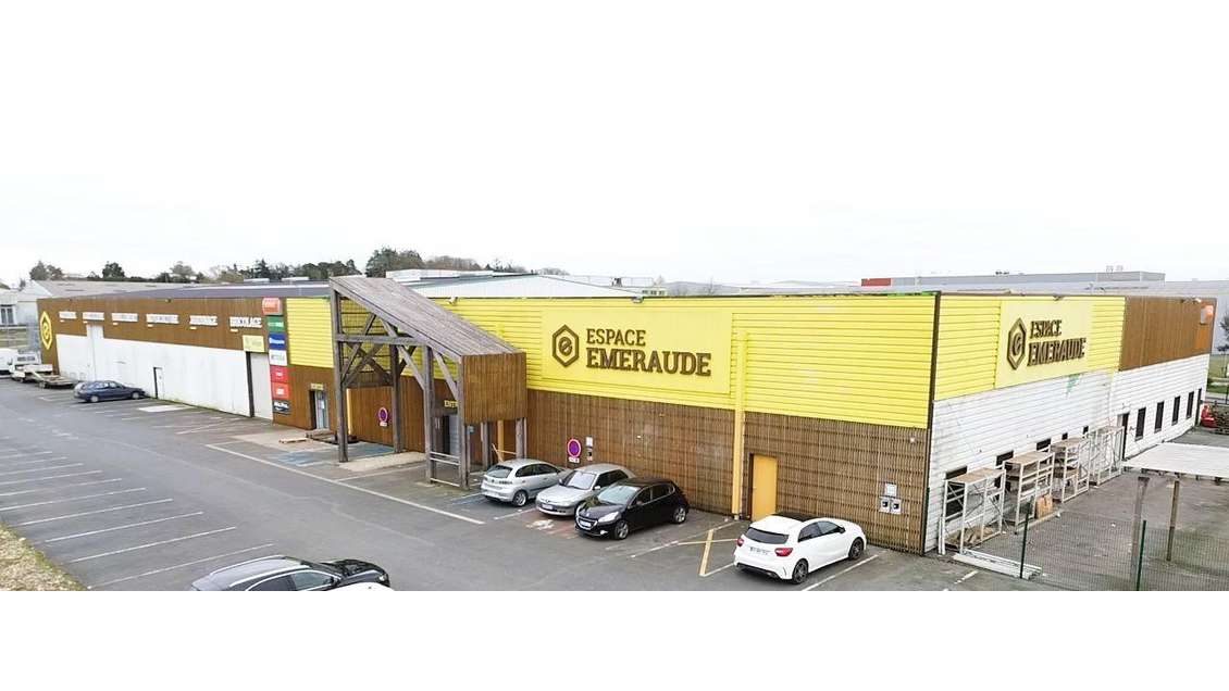 Vente bâtiment commercial 3150m² à Échiré