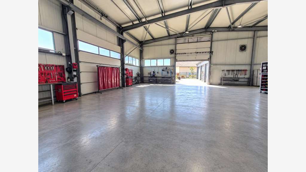 Bâtiment d'activité 854m² à vendre Châteaurenard
