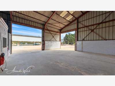 Bâtiment d'activité 325m² sur 2287 m² à Orgères
