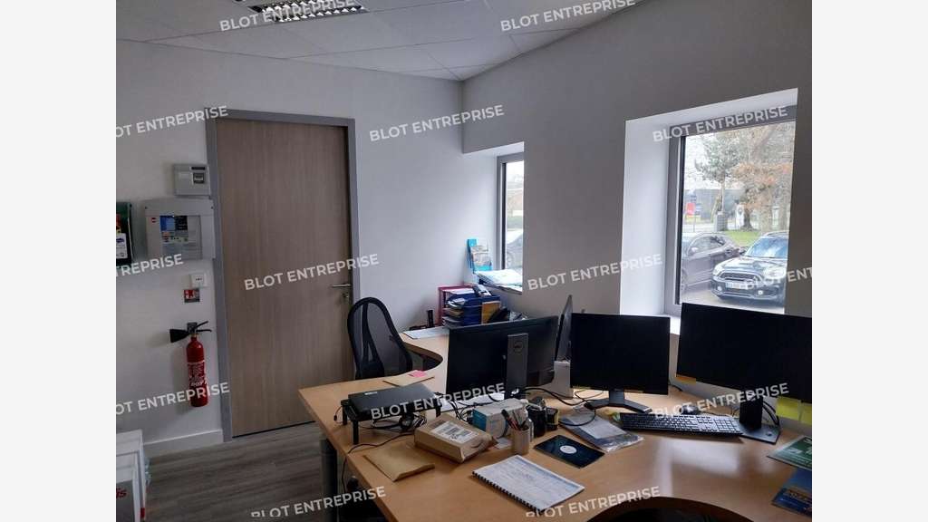 AV bureaux 1400m² à St-Grégoire Parc Brocéliande