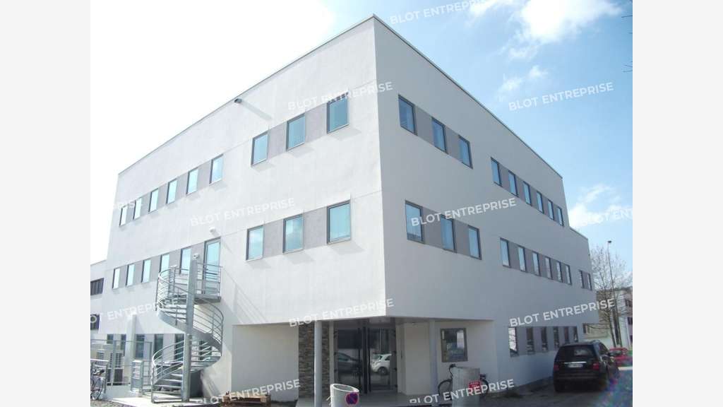 AV bureaux 1400m² à St-Grégoire Parc Brocéliande
