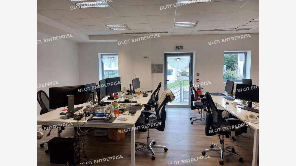 AV bureaux 1400m² à St-Grégoire Parc Brocéliande