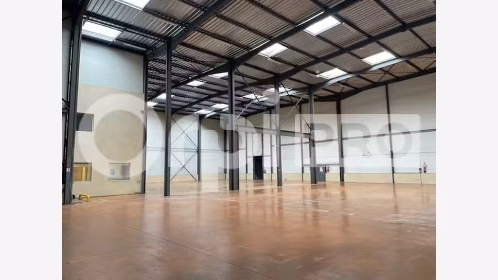 A vendre bâtiment industriel 4700m² sur 6000m² 