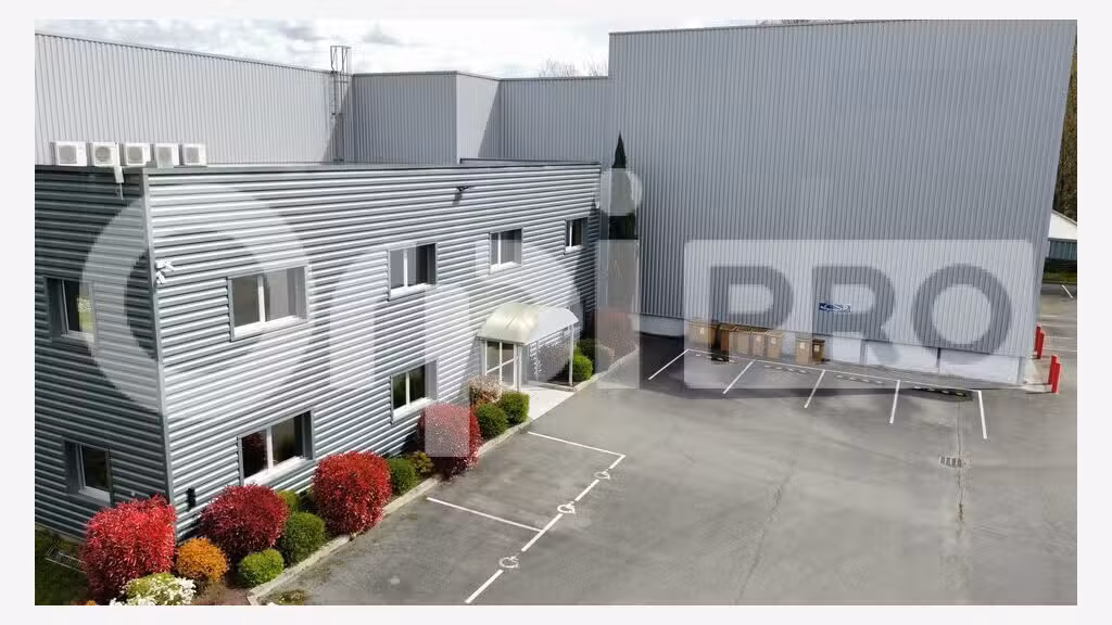 A vendre bâtiment industriel 4700m² sur 6000m² 