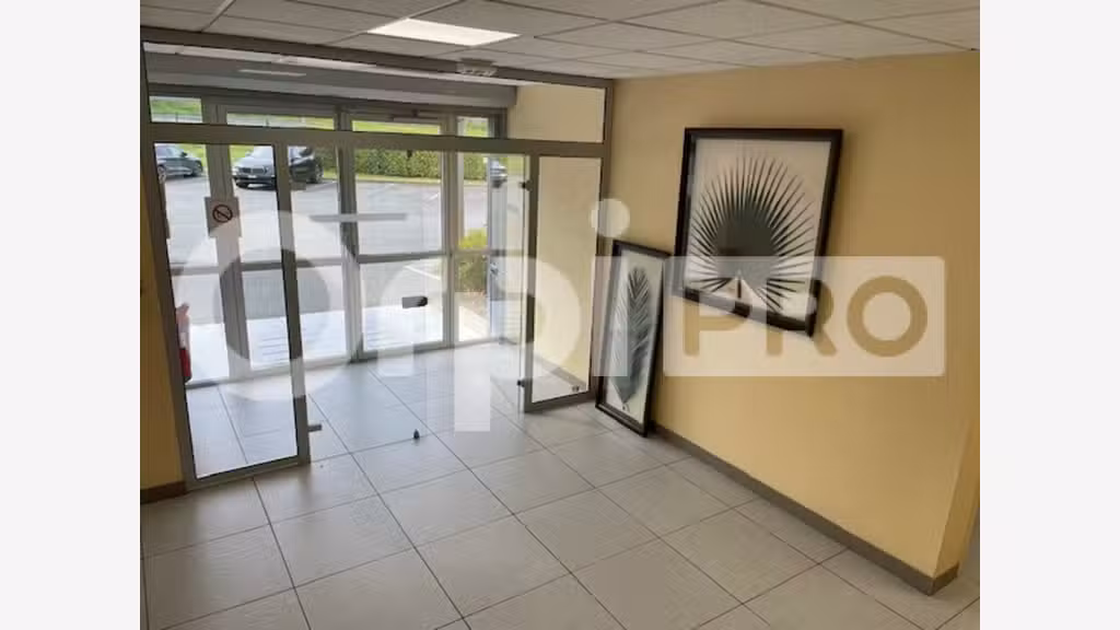 A vendre bâtiment industriel 4700m² sur 6000m² 