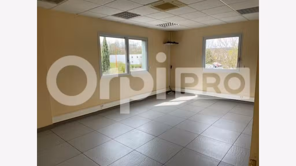 A vendre bâtiment industriel 4700m² sur 6000m² 