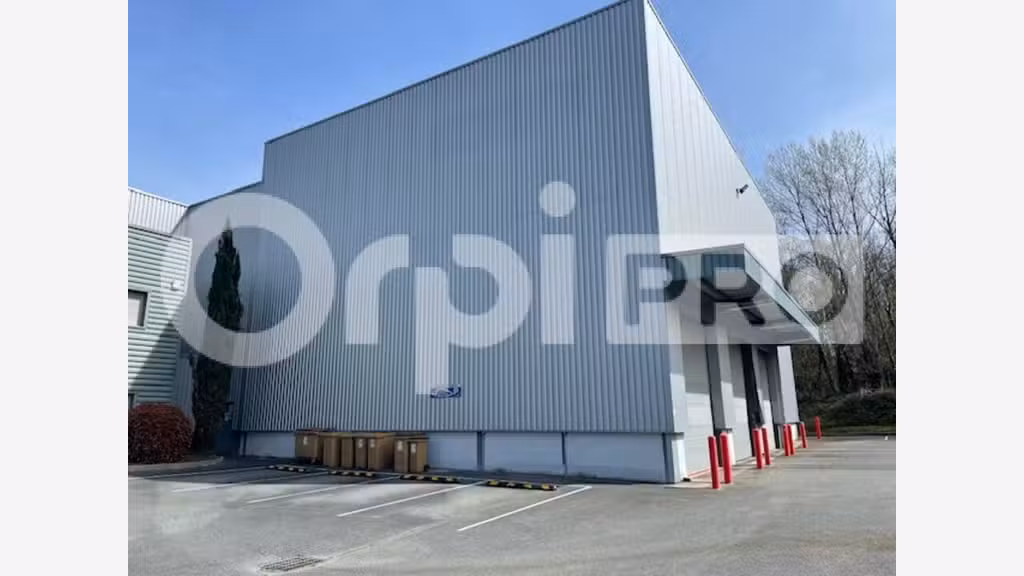 A vendre bâtiment industriel 4700m² sur 6000m² 