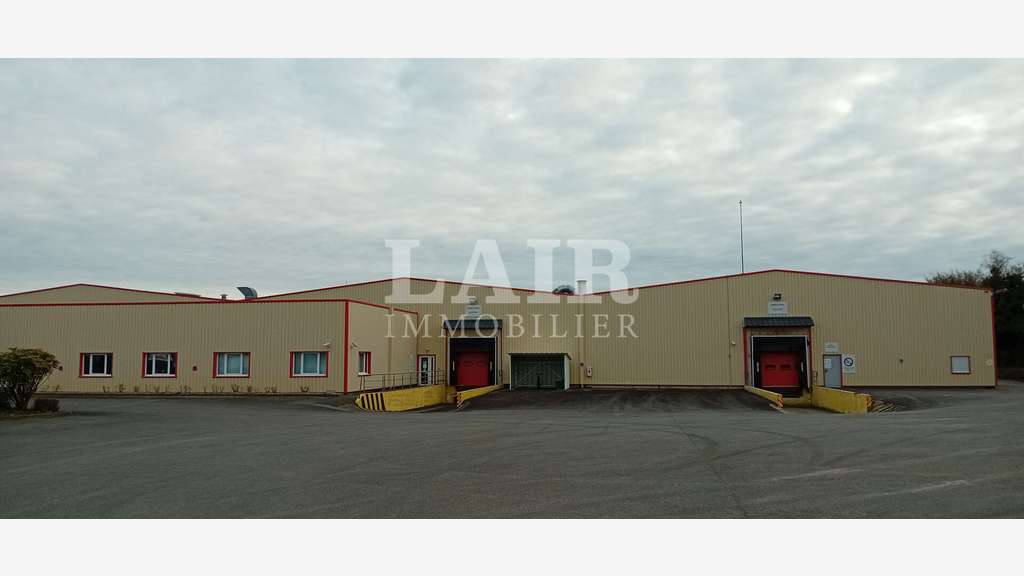 A vendre bâtiment industriel 6500m² à Ambrières