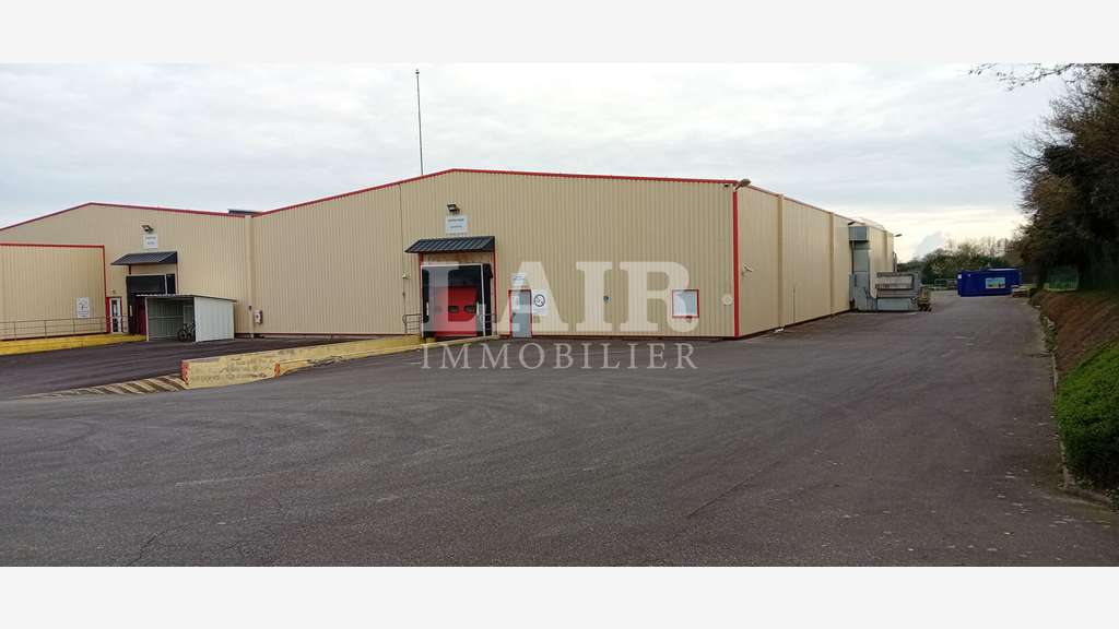 A vendre bâtiment industriel 6500m² à Ambrières