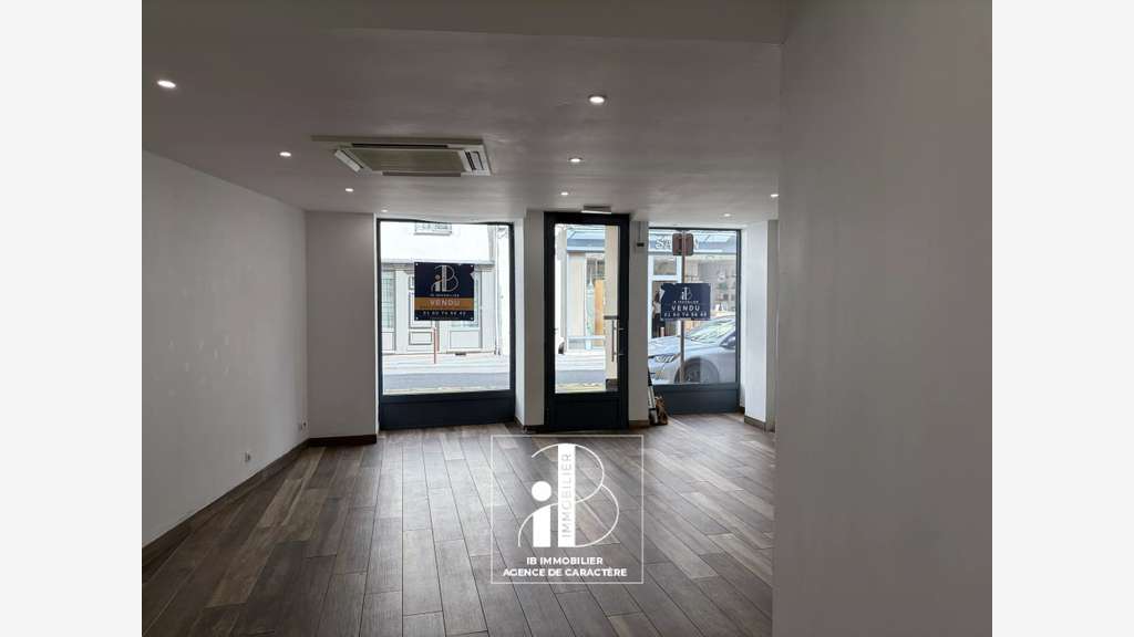 Murs de commerce libre 43m² rénové à Fontainebleau