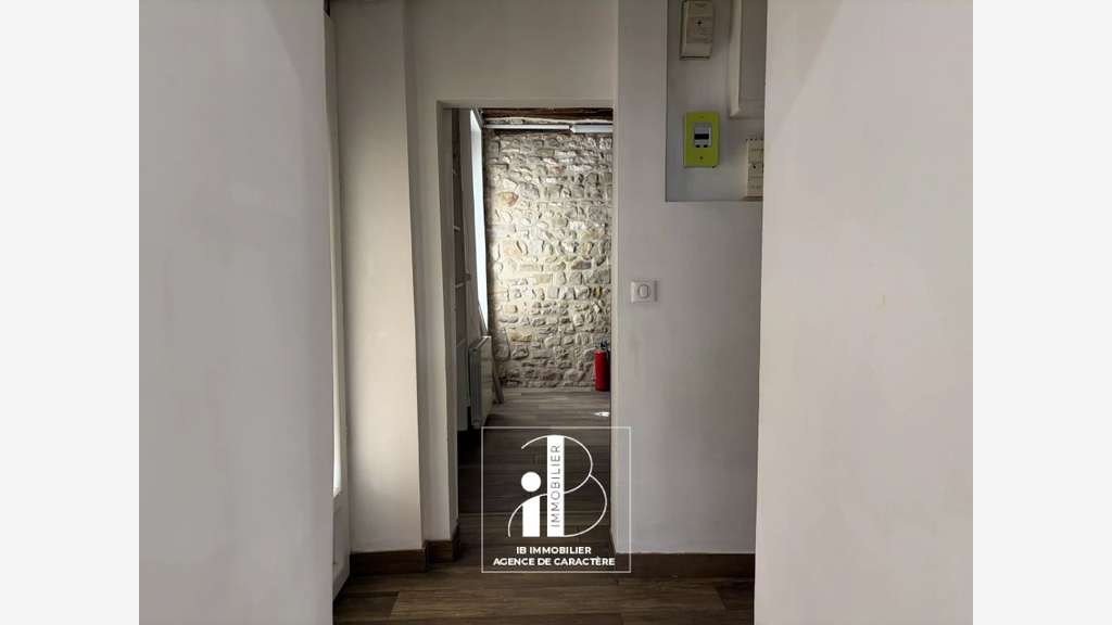 Murs de commerce libre 43m² rénové à Fontainebleau