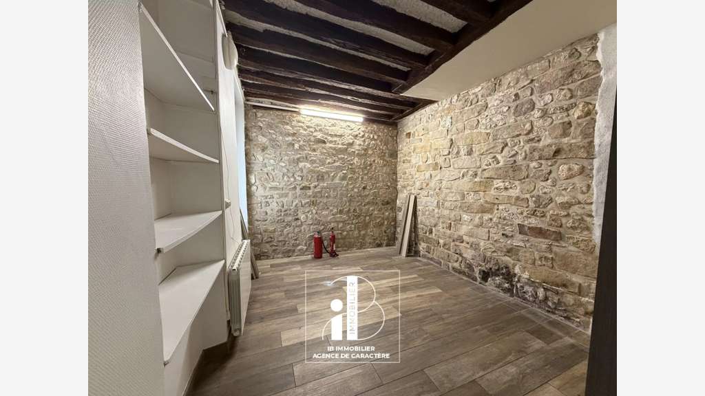 Murs de commerce libre 43m² rénové à Fontainebleau